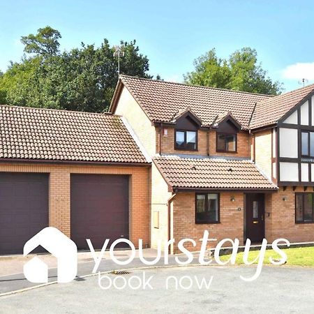 The Glade By Yourstays Huge Single Detached Holiday Home With Big Garden Newcastle-under-Lyme Eksteriør billede