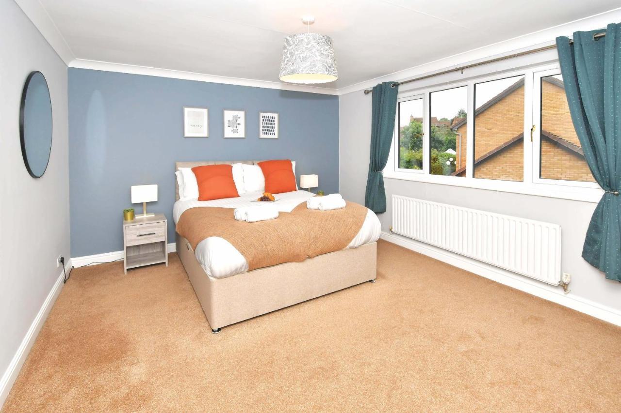 The Glade By Yourstays Huge Single Detached Holiday Home With Big Garden Newcastle-under-Lyme Eksteriør billede