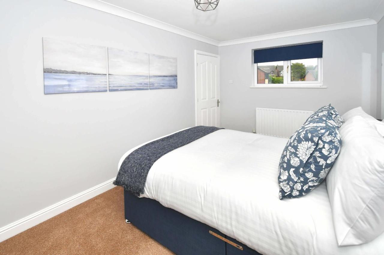 The Glade By Yourstays Huge Single Detached Holiday Home With Big Garden Newcastle-under-Lyme Eksteriør billede