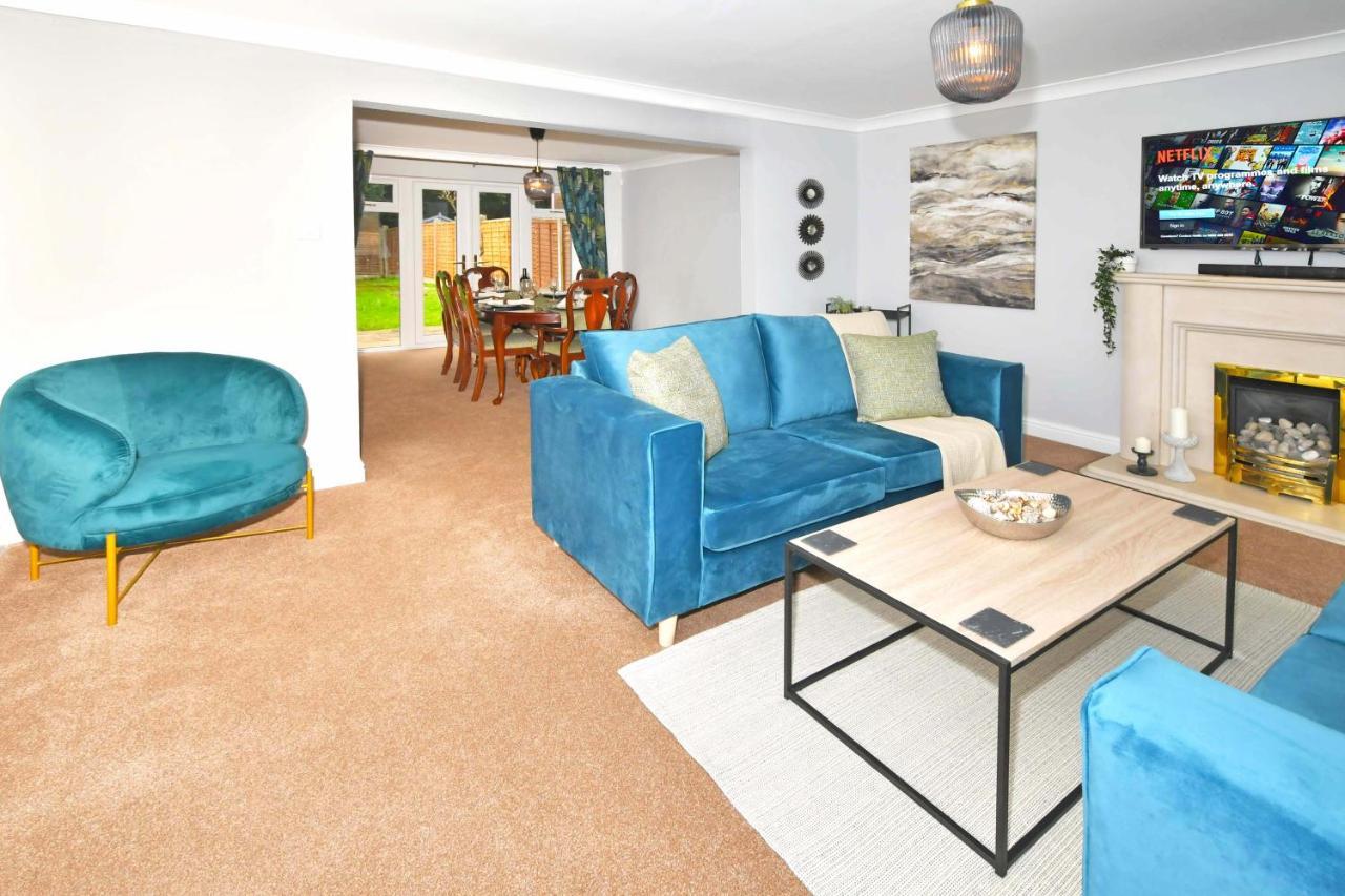 The Glade By Yourstays Huge Single Detached Holiday Home With Big Garden Newcastle-under-Lyme Eksteriør billede