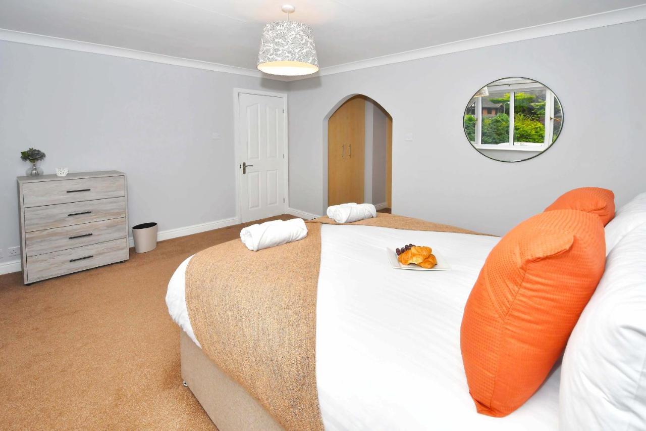 The Glade By Yourstays Huge Single Detached Holiday Home With Big Garden Newcastle-under-Lyme Eksteriør billede