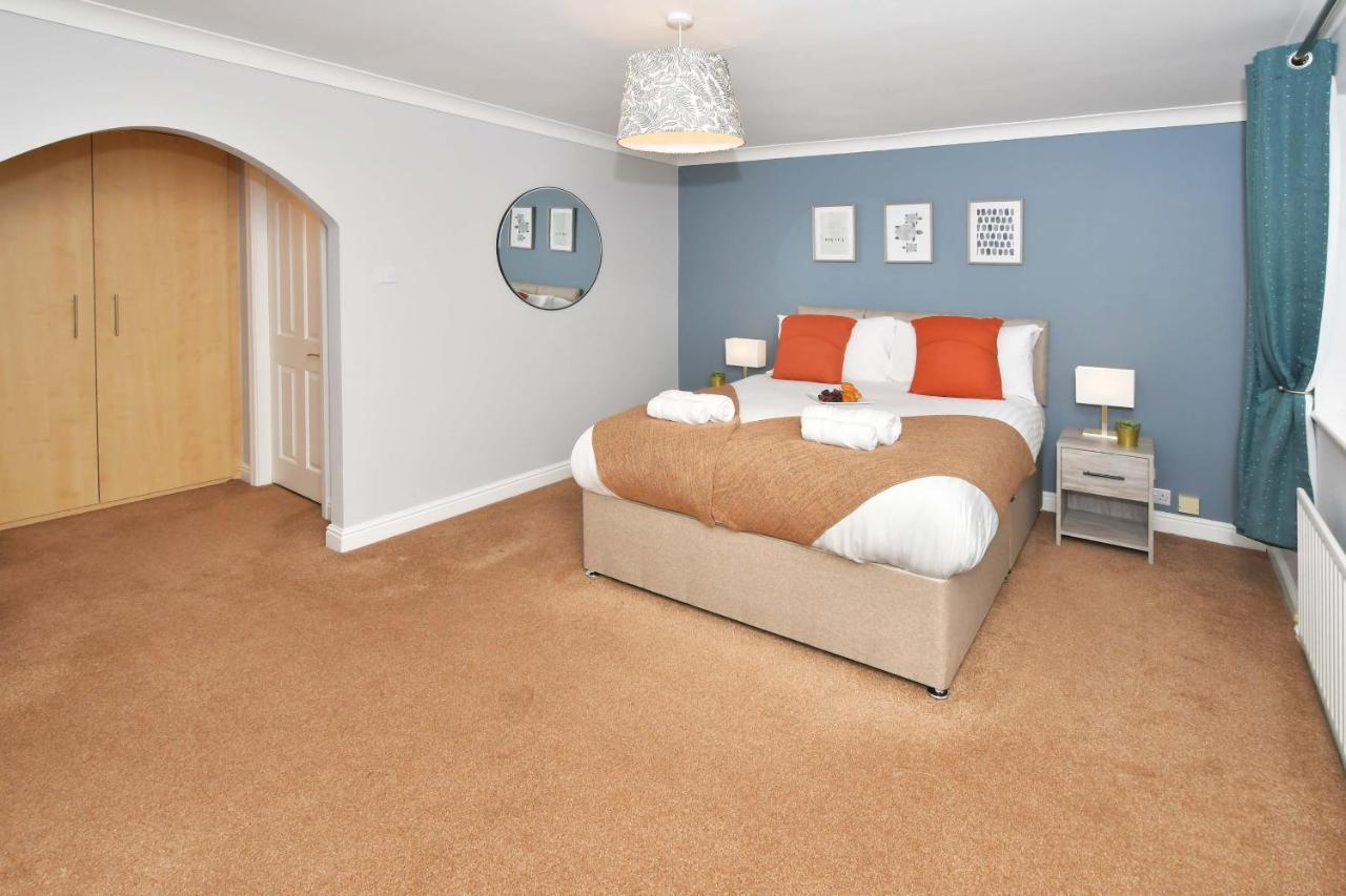 The Glade By Yourstays Huge Single Detached Holiday Home With Big Garden Newcastle-under-Lyme Eksteriør billede
