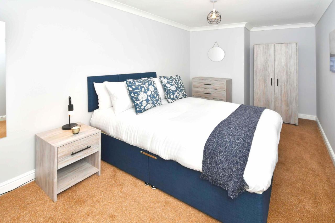 The Glade By Yourstays Huge Single Detached Holiday Home With Big Garden Newcastle-under-Lyme Eksteriør billede