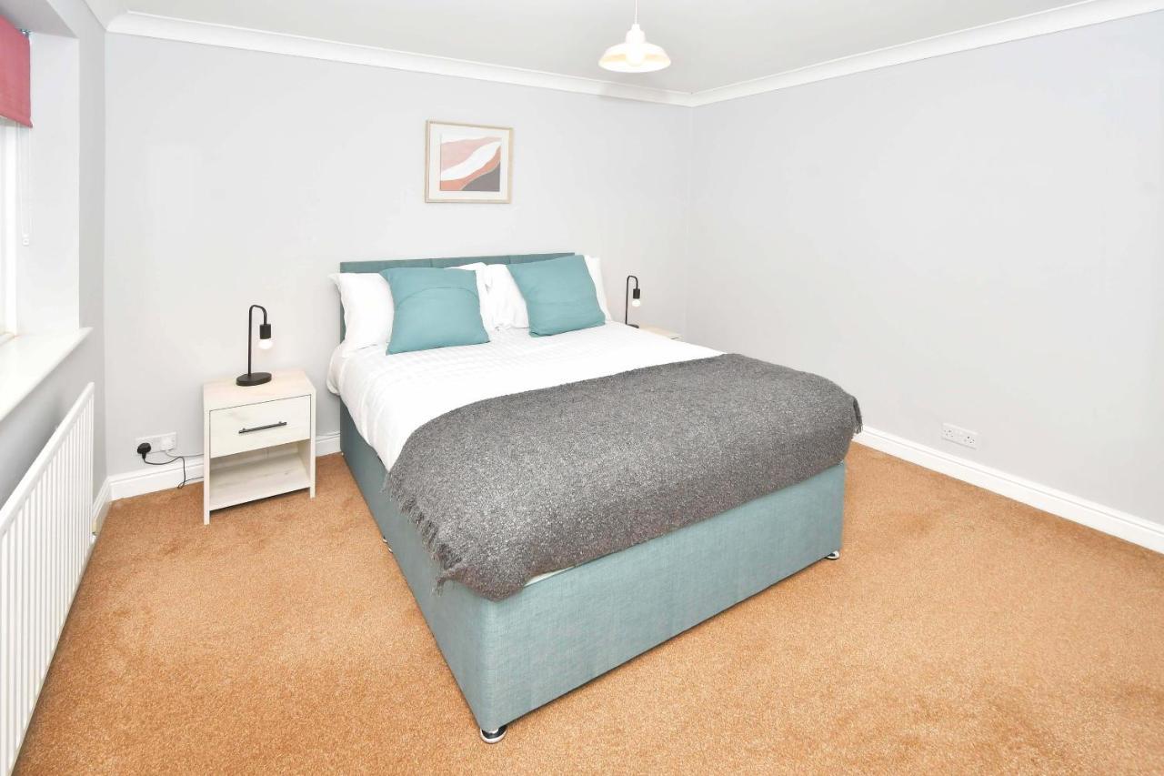 The Glade By Yourstays Huge Single Detached Holiday Home With Big Garden Newcastle-under-Lyme Eksteriør billede