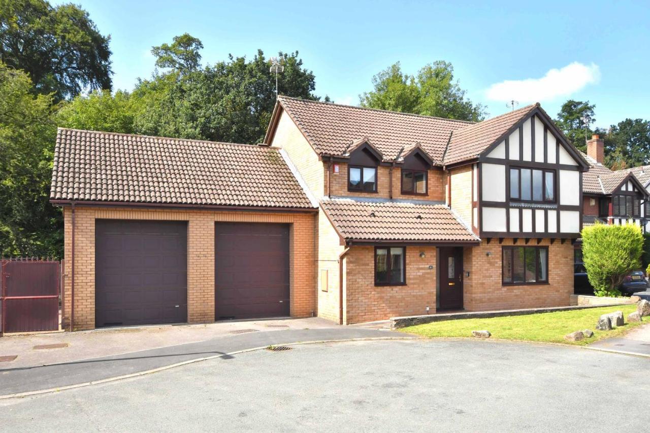 The Glade By Yourstays Huge Single Detached Holiday Home With Big Garden Newcastle-under-Lyme Eksteriør billede